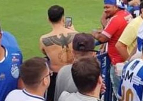 Polêmica: Torcedor tira camisa e exibe tatuagem nazista durante jogo em Manaus