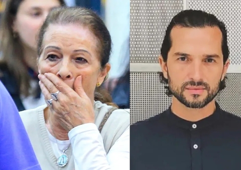 Abalada, mãe de ator da Record desembarca no Rio após corpo ser encontrado