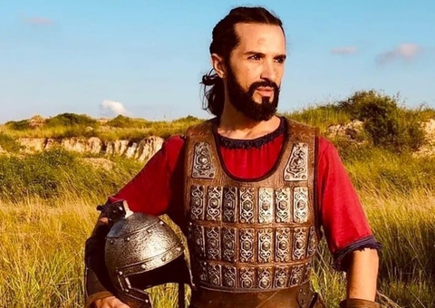 Mãe de ator da Record desaparecido há 40 dias pede socorro no SBT