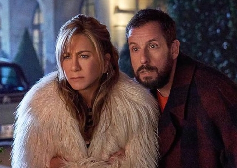 Jennifer Aniston diz que Adam Sandler costuma criticar seus namorados: ‘O que você tá fazendo?"
