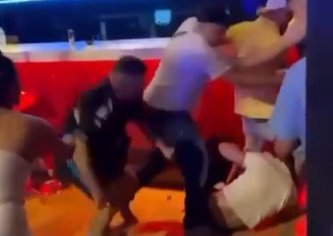 PM é brutalmente espancado em boate após confusão por mulheres, veja vídeo