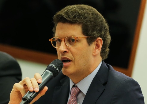 Alvo da PF, Salles diz que operação é 'exagerada e desnecessária'