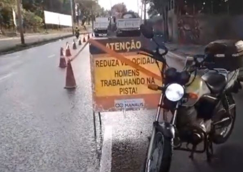 Rompimento em tubulação de água em Manaus compromete trânsito em avenida