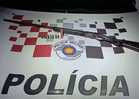 Vizinho reclama de barulho e é preso por posse ilegal de arma 