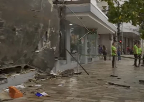 Shop do Pé é saqueada em Manaus durante forte chuva