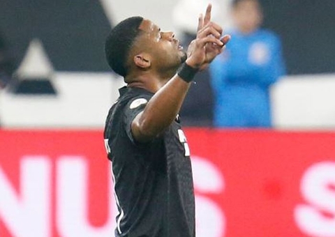 Botafogo assume liderança do Brasileirão e deixa Corinthians na zona de rebaixamento