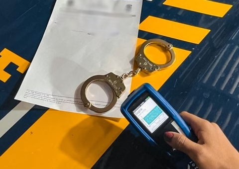 Bêbado e sem CNH, homem é preso 'voando' em moto em estrada no Amazonas
