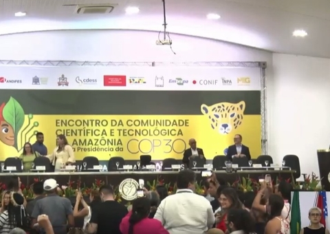 Sinésio Campos é vaiado é vaiado em evento da Ufam