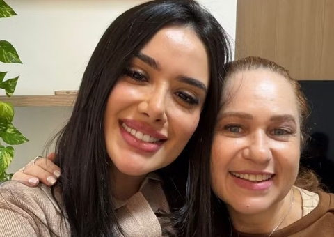 Mãe de Jordana comenta revelações da filha sobre beijar mulheres