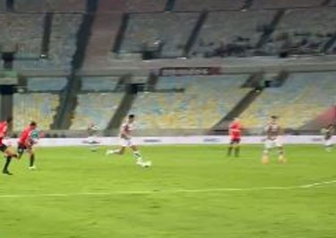 Atlético-GO vira sobre o Flu e torcida explode contra Diniz