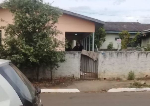 Partes de corpo de bebê são desenterrados de quintal por cachorro