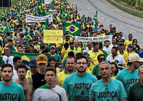 Nikolas Ferreira reforça segurança com colete balístico em marcha para Brasília
