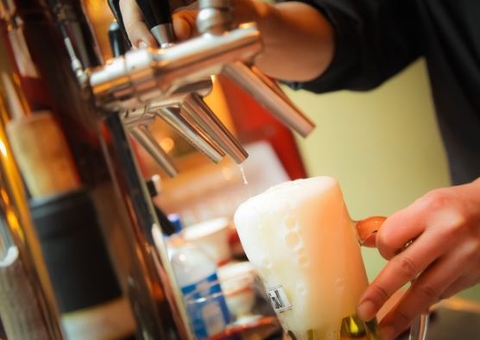 Saiba como evitar ou aliviar a ressaca dos excessos das festas de fim de ano