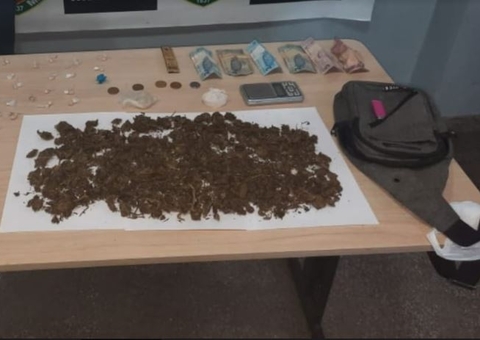 Homem é preso vendendo drogas em escadaria em Manaus