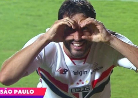 São Paulo vence Grêmioe assume liderança provisória do Brasileirão