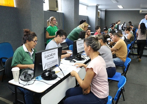 Entrega de documentos do Bolsa Universidade é adiada em Manaus