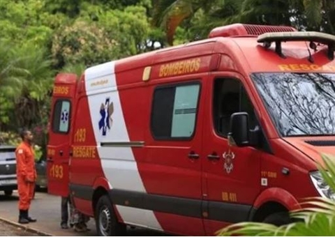 Homem tem surto, bate em namorada e morre em motel