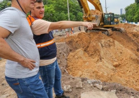 Novas aduelas são instaladas na avenida Mário Ypiranga Monteiro