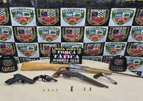 Criminosos abandonam arsenal em mata durante fuga no Tarumã 