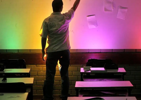 Lula sanciona lei que garante plano de carreira e jornada reduzida para professores