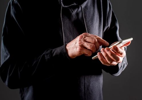 Assaltante quase é linchado após ser pego com telefone roubado em Manaus 