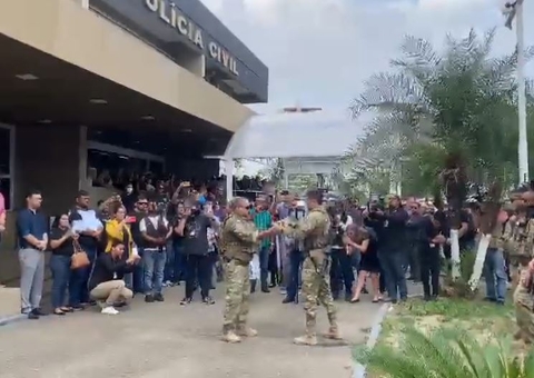 Autoridades e amigos homenageiam delegado Aldeney Goes em Manaus