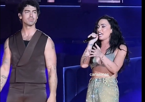 Demi Lovato canta com Jonas Brothers em show e fãs vão à loucura; vídeo