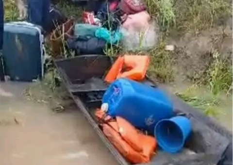 Lancha de passageiros naufraga após bater em tronco a caminho de Nhamundá