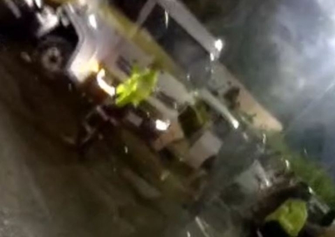 Homem fica ferido em acidente em rotatória na Ponta Negra; vídeo