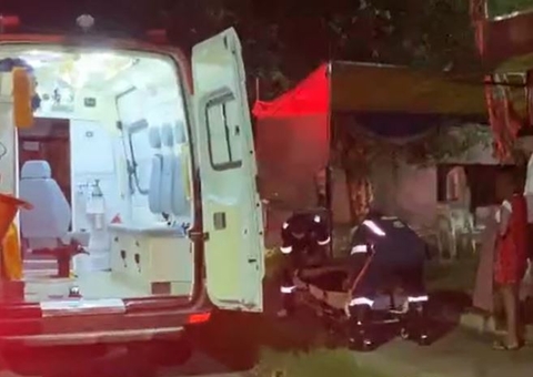 Mulher crava faca no marido durante comemoração no 1° dia do ano em Manaus