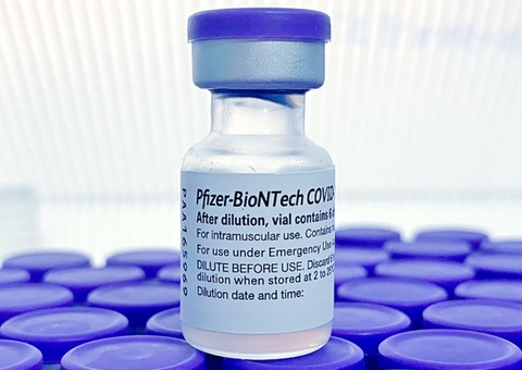 Pfizer inicia ensaio clínico com nova vacina contra a Ômicron