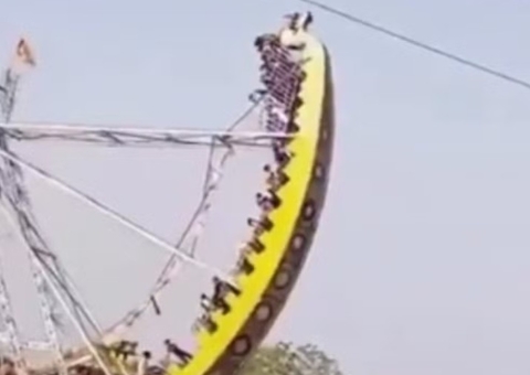 Estrutura de brinquedo desaba e deixa 14 crianças feridas