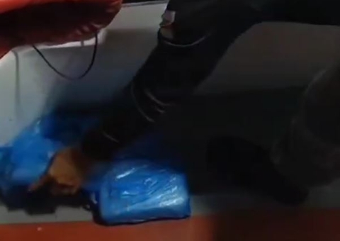 Drogas avaliadas em mais de R$ 100 mil são encontradas na proa de barco