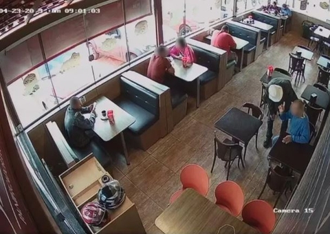 Filho abandona pai em padaria por não 'aguentar mais cuidar' de idoso