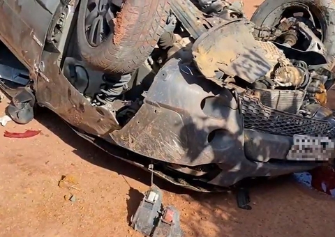 Seis pessoas ficam feridas em acidente após carro tentar desviar de buraco na AM-010