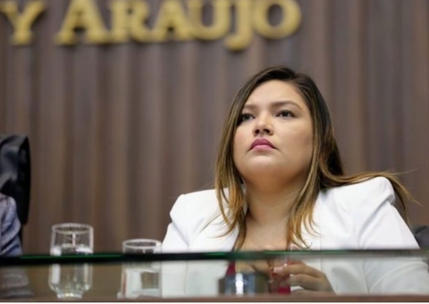 Processo de cassação da deputada Joana Darc é suspenso na Aleam