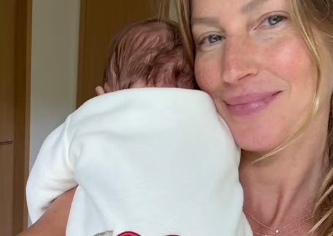 Gisele Bündchen mostra caçula pela 1ª vez em fotos com os filhos