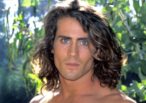 Ator que interpretou Tarzan morre em acidente de avião