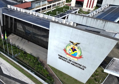 Infiltração derruba parte de teto no Tribunal de Contas do Estado do Amazonas