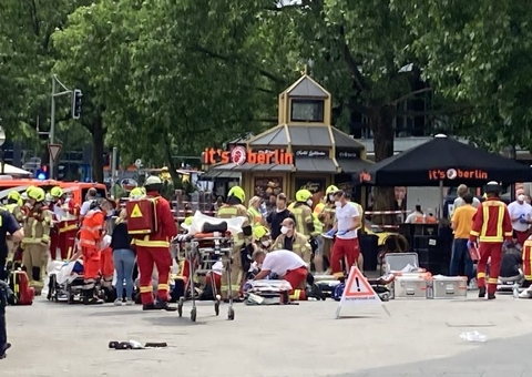 Homem atropela multidão em mercado e deixa 1 morto e 30 feridos em Berlim