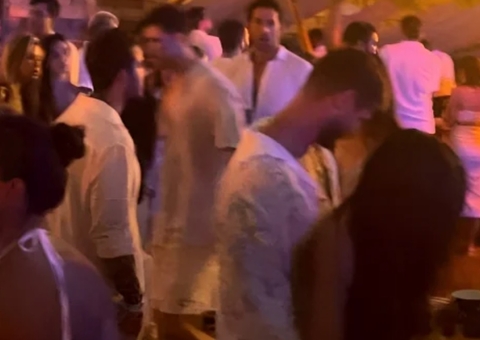 Sem confirmar término, Jonas Sulzbach é flagrado 'sarrando' morena em praia