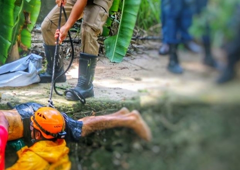 Homem achado em igarapé teve rosto retalhado a golpes de terçado em Manaus