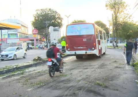Trânsito na av. André Araújo é liberado após acidente com 3 feridos em Manaus