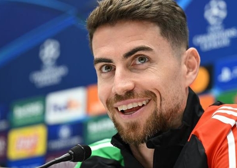 Flamengo acerta valores com Jorginho e acordo está nas mãos do volante