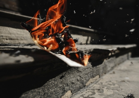 Homem é baleado após incendiar casa do namorado da ex-mulher em Manaus