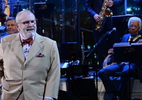 Neymar comemora gol com 'beijo pro gordo' em homenagem a Jô Soares