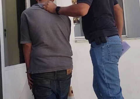 Jovem de 21 anos é preso após esfaquear e atear fogo na própria mãe 