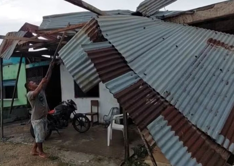 Temporal destelha casas e causa caos em Tabatinga 