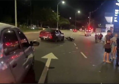 Dupla em motocicleta é arremessada em acidente em Manaus