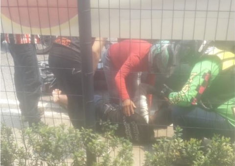 Motociclista fica ferido ao colidir com traseira de caminhão em avenida de Manaus